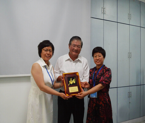 臺(tái)灣展覽產(chǎn)業(yè)巡回推廣團(tuán)團(tuán)長與我司領(lǐng)導(dǎo)合影